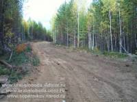 Участок подъездной дороги в слободе, отсыпаный скальным грунтом